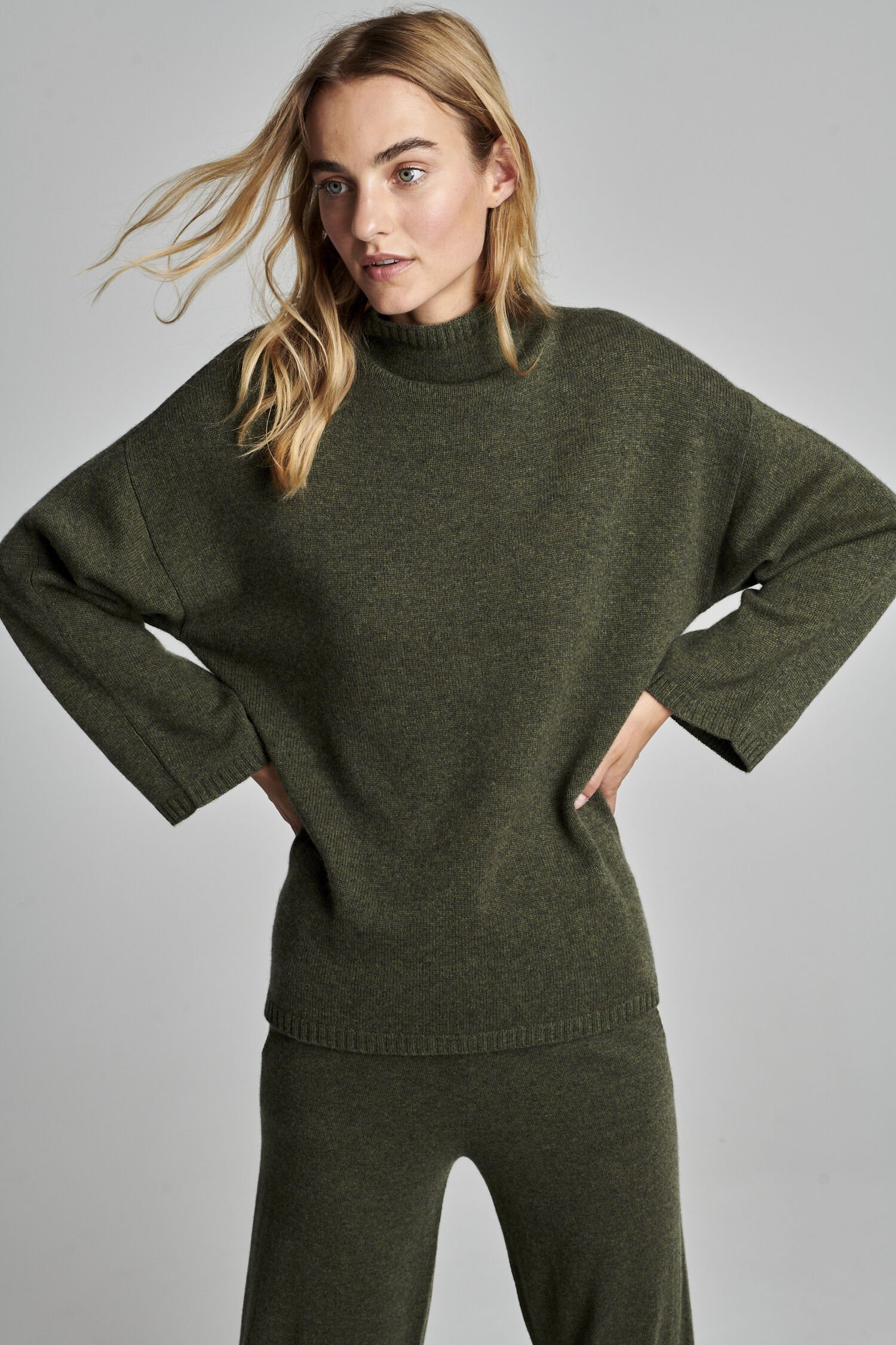 pullover-mit-stehkragen-damen-489dsp-1.jpg